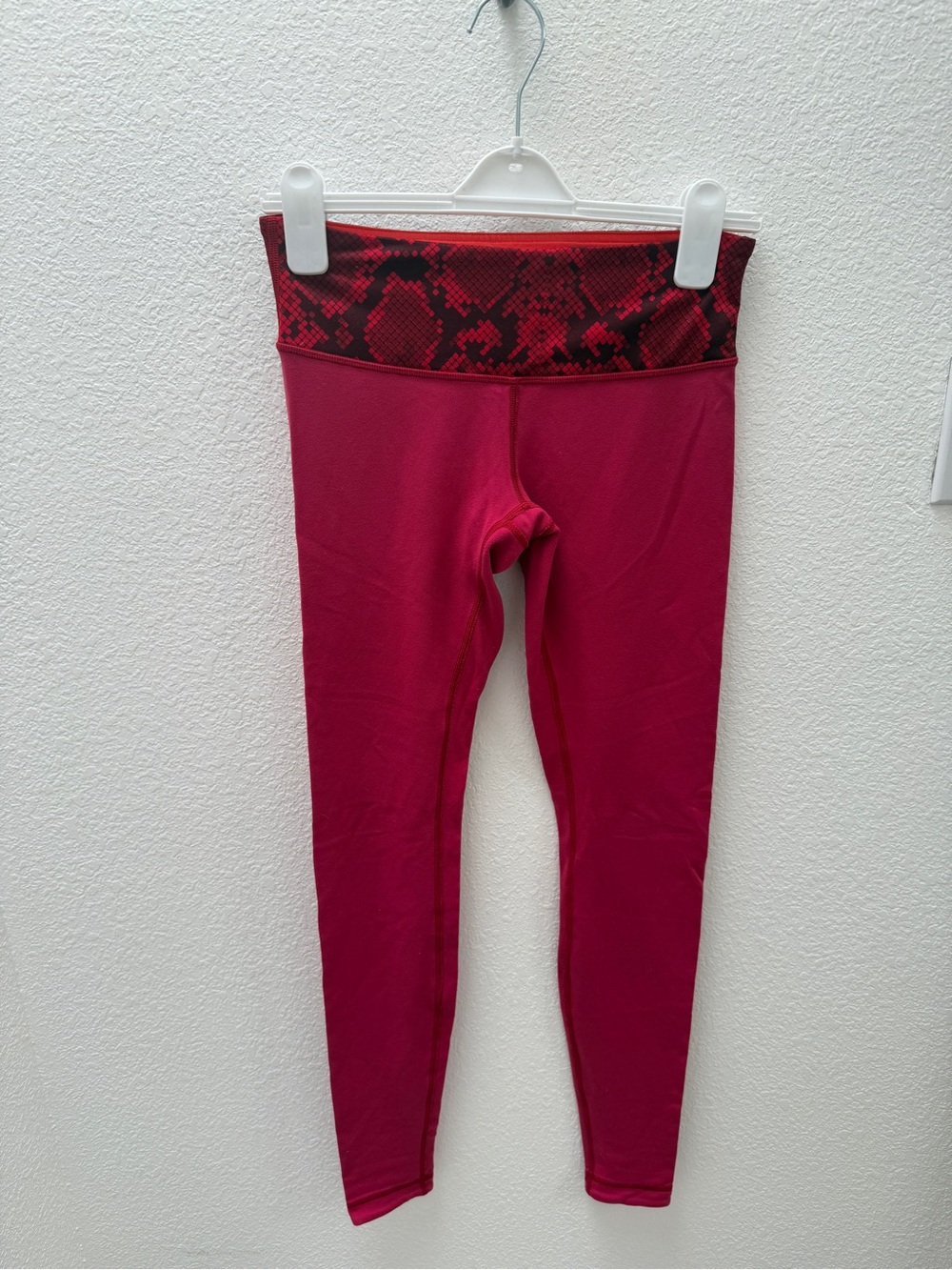 lululemon athletica Reversible Red Leggings with Snakeskin and Orange size 6